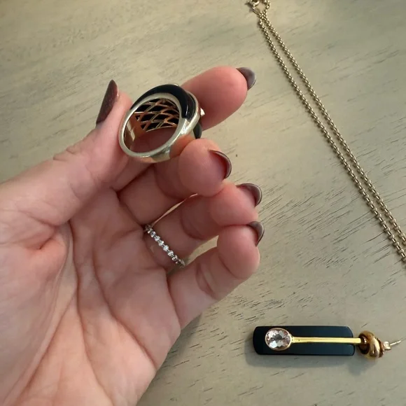 Elegant Black and Gold Jewelry Set - Picture 3 of 4